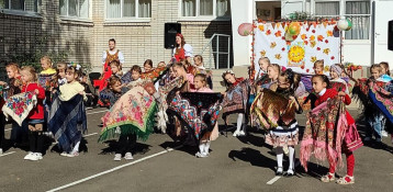 Танец с платками Танец с платками.