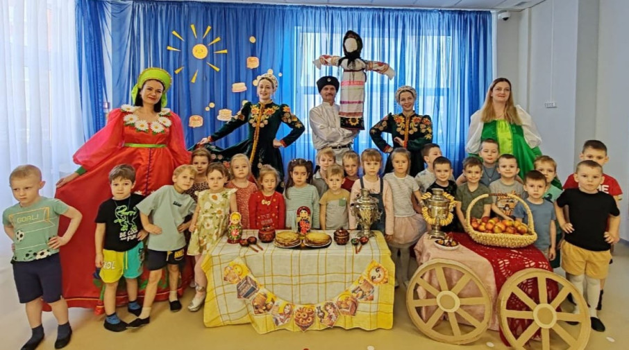 Этот праздник символизирует прощание с зимой и встречу весны. Этот праздник символизирует прощание с зимой и встречу весны.