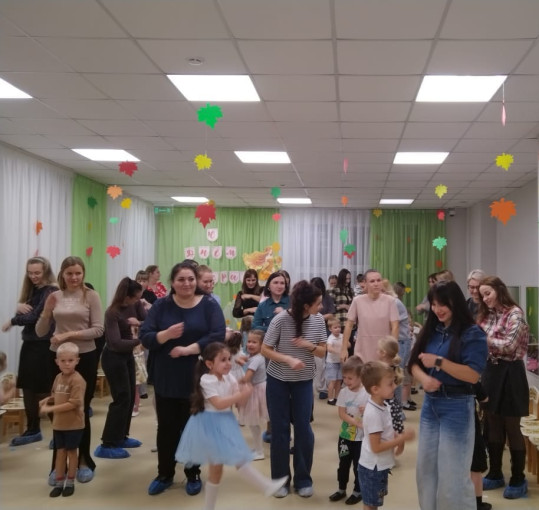 Дети пели, читали стихи и участвовали в театрализованных постановках. Дети пели, читали стихи и участвовали в театрализованных постановках.
