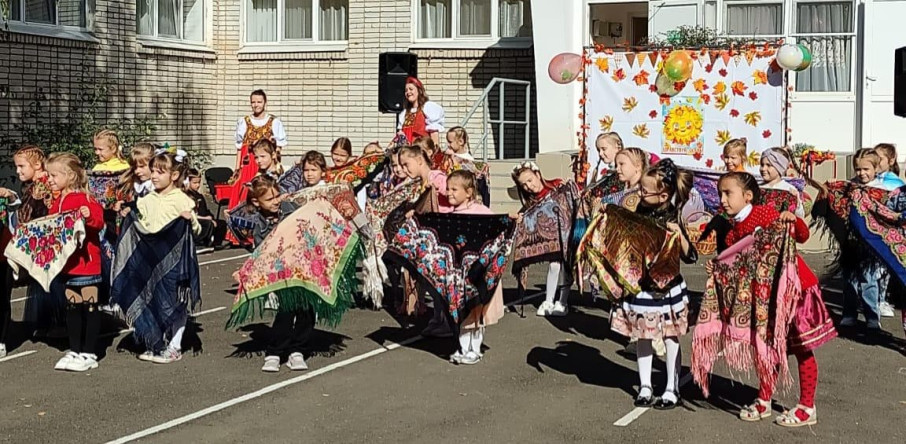 Танец с платками Танец с платками.